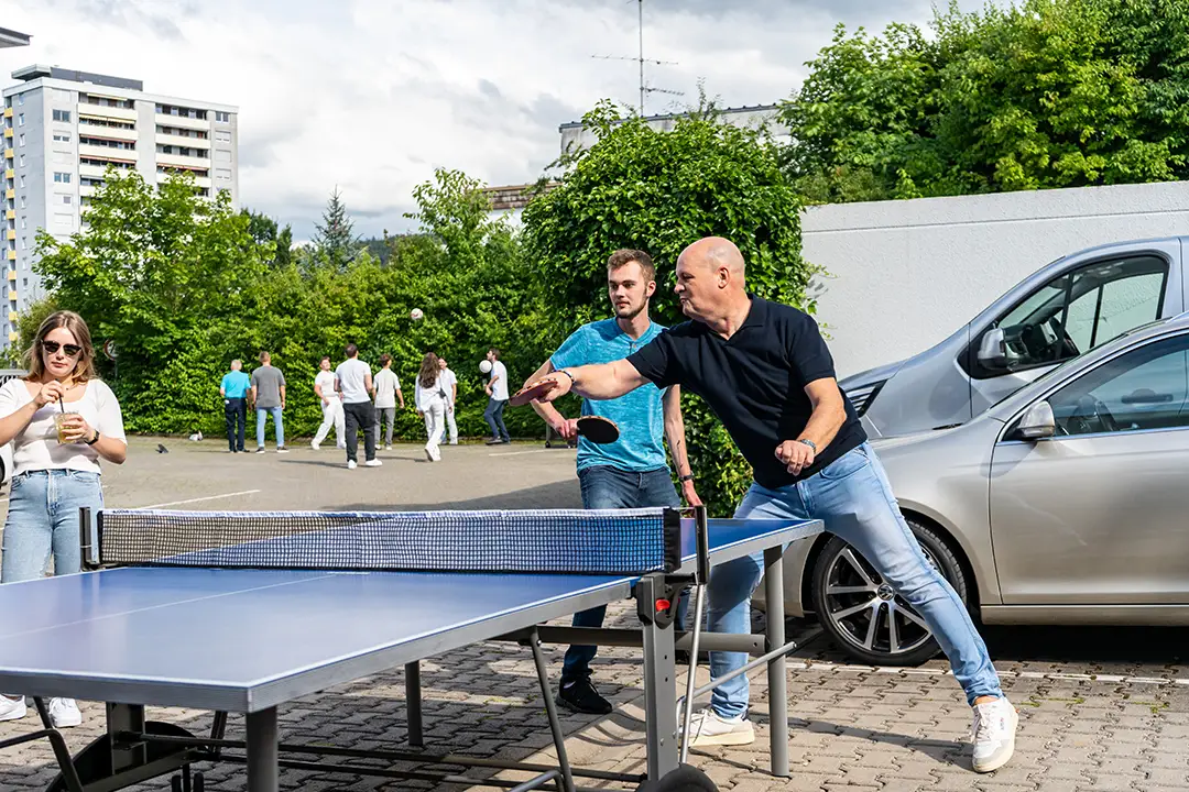 Kühle Getränke, leiblicher Genuss und Live Musik. All das gab es bei unserem jährlichen Mitarbeiter Grillfest im Juli!