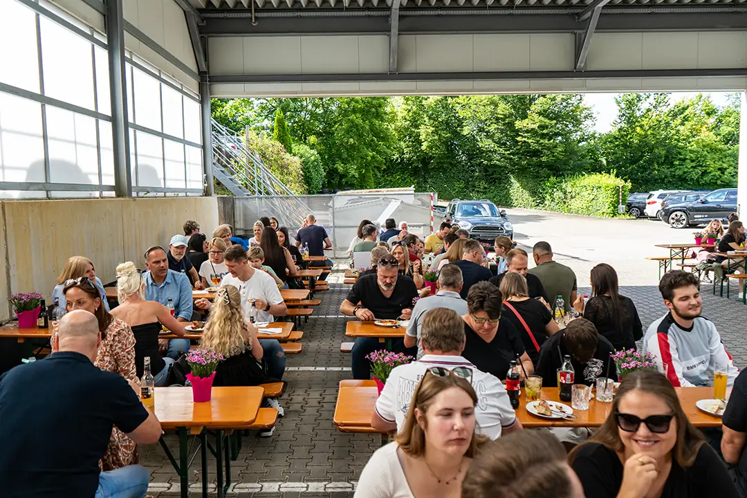 Kühle Getränke, leiblicher Genuss und Live Musik. All das gab es bei unserem jährlichen Mitarbeiter Grillfest im Juli!